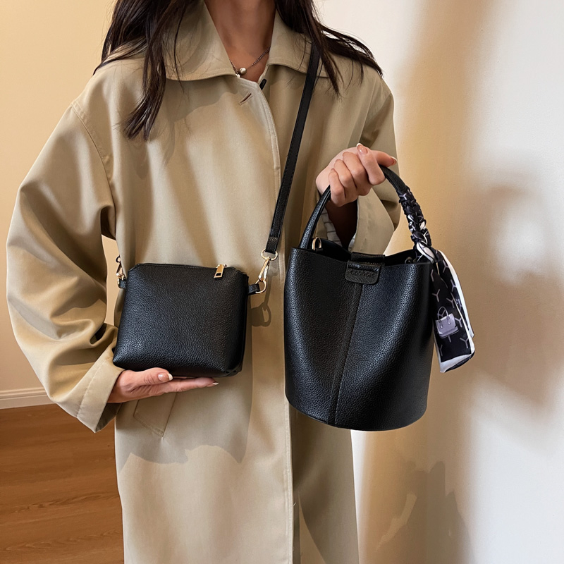 Red PU Bucket Shoulder and Cro - Luxury Bags In Sale reseña y precio