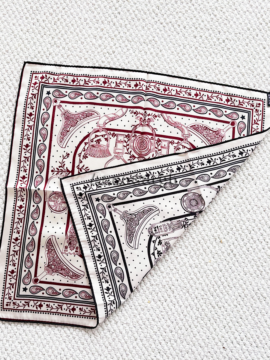 Double Faced Print Scarf Silk  - Luxury Bags Hong Kong reseña y precio