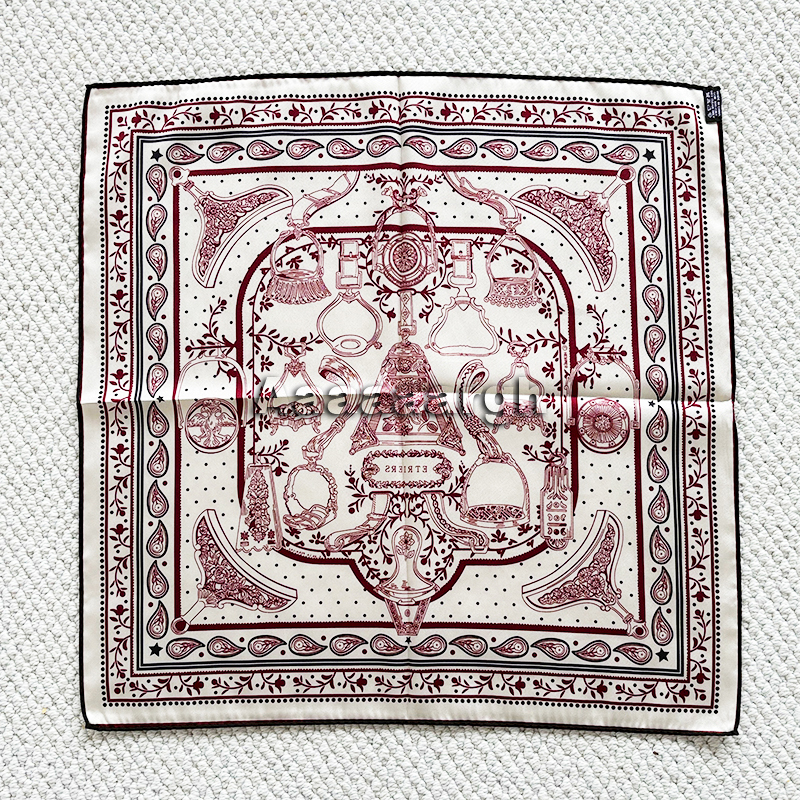 Double Faced Print Scarf Silk  - Luxury Bags Hong Kong reseña y precio