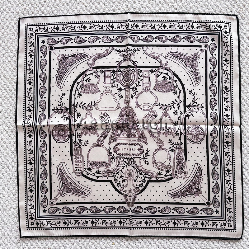 Double Faced Print Scarf Silk  - Luxury Bags Hong Kong reseña y precio