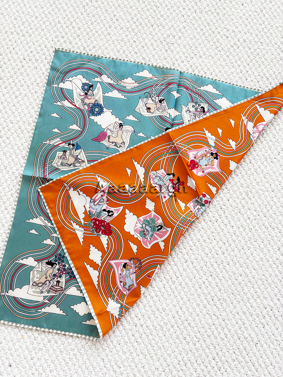 Double Faced Print Scarf Silk  - Luxury Bags Hong Kong reseña y precio