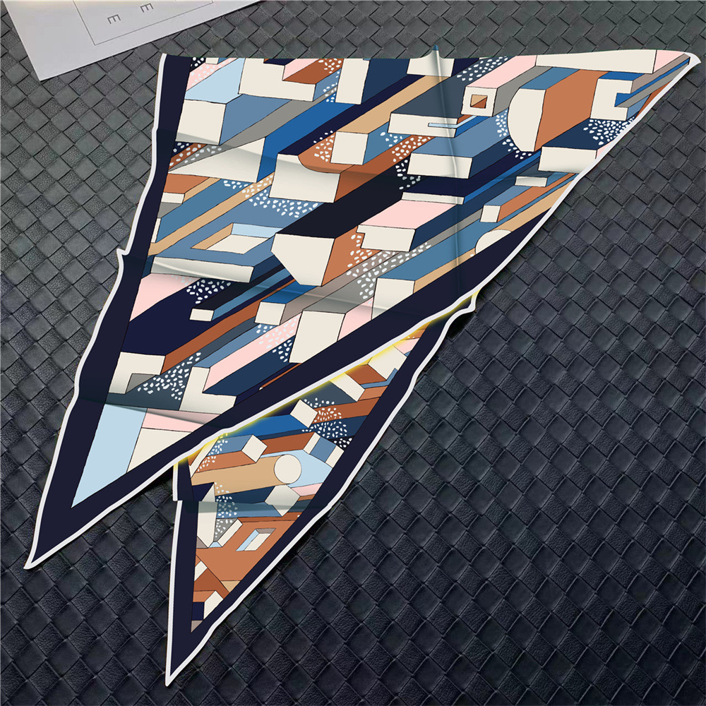 Large Triangle Shape Silk Scar - Luxury Bags Hong Kong reseña y precio