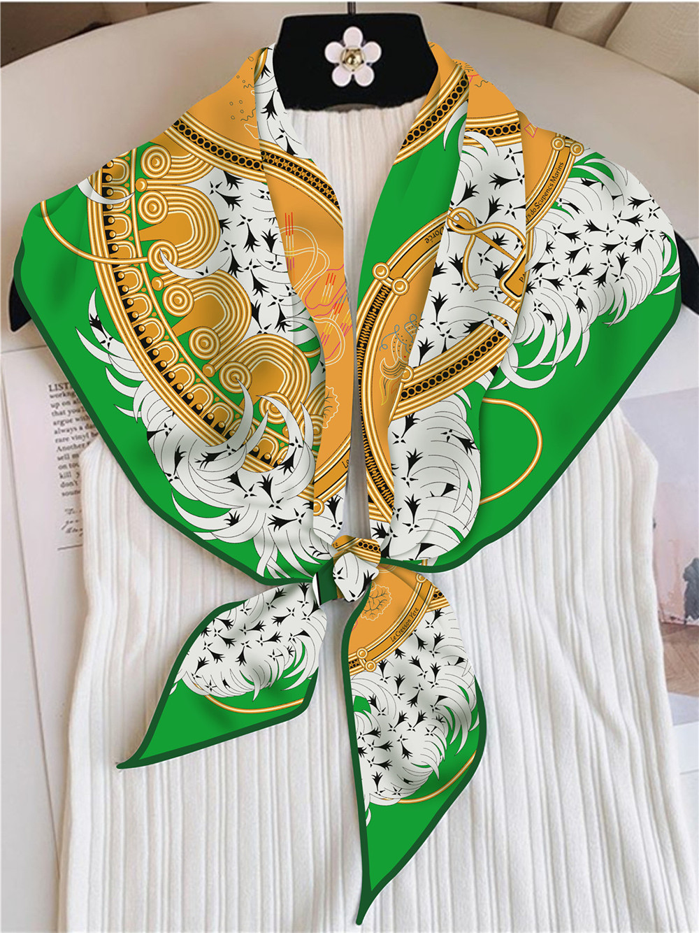 Silk Twill Scarf Triangle Shap - Luxury Bags Hong Kong reseña y precio