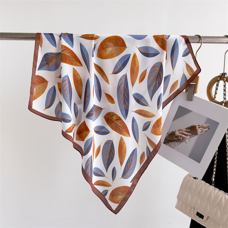 Luxury Brand Print 70cm Square - Luxury Bags Shopping reseña y precio