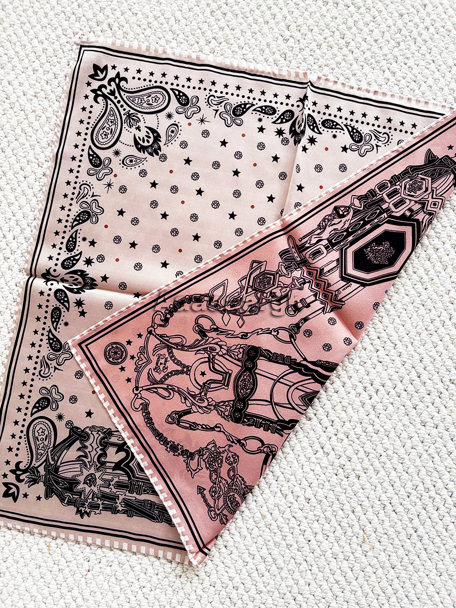 Double Faced Print Small Silk  - Luxury Bags Hong Kong reseña y precio